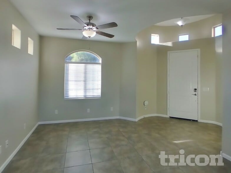 Building Photo - 10336 W Devonshire Ave