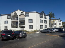 Building Photo - 9735 Fontainebleau Blvd