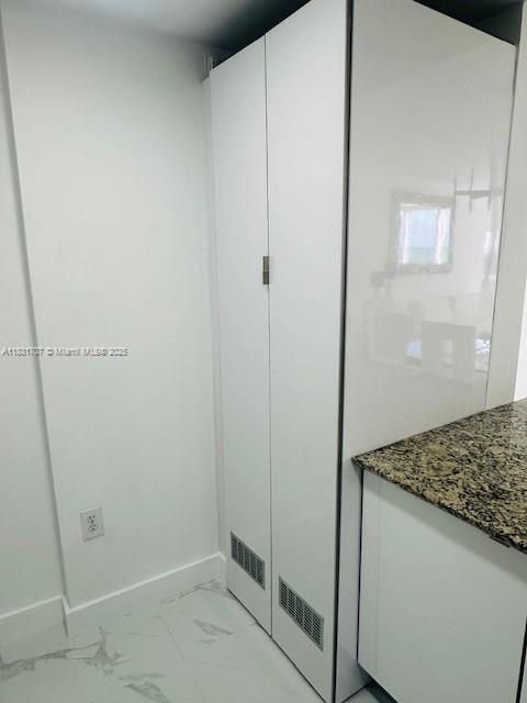 Building Photo - 10275 Collins Ave