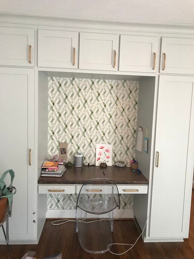 Desk Area - 1427 Melrose Pl