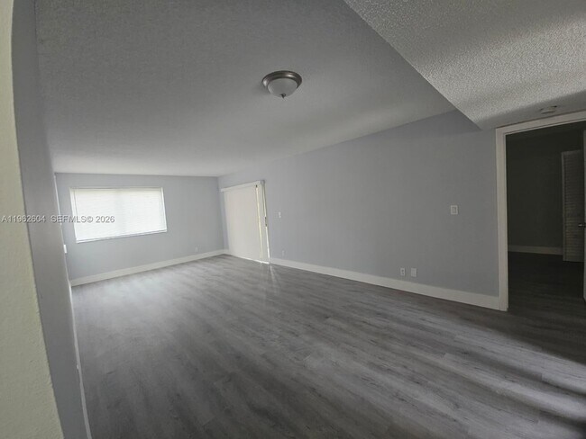 Building Photo - 177 Lakeview Dr