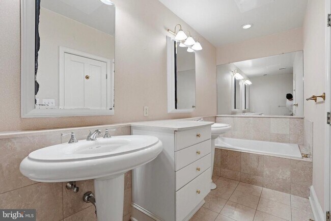 Building Photo - 1512 Spruce St