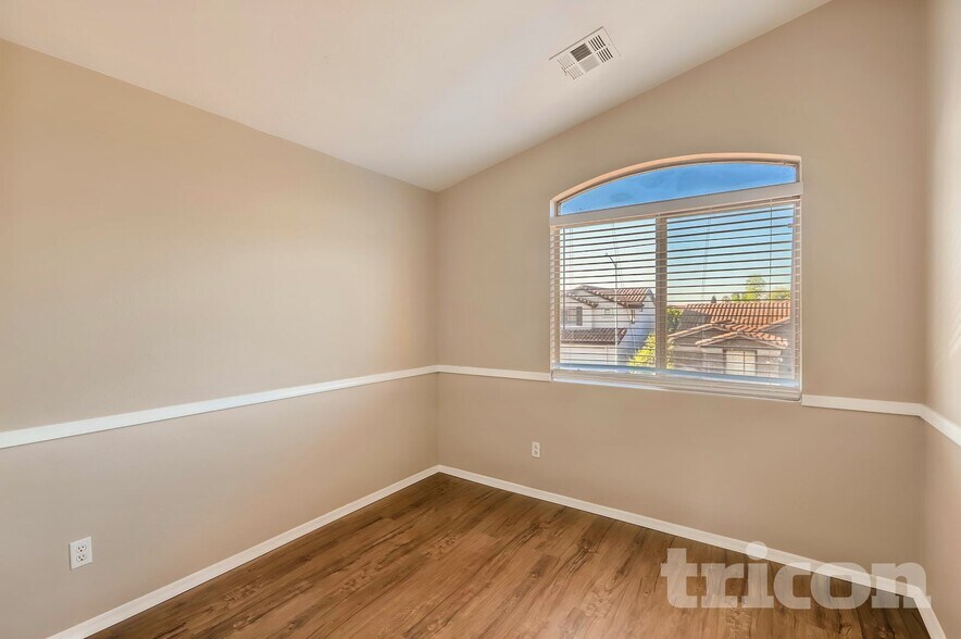 Building Photo - 15950 W Cottonwood St