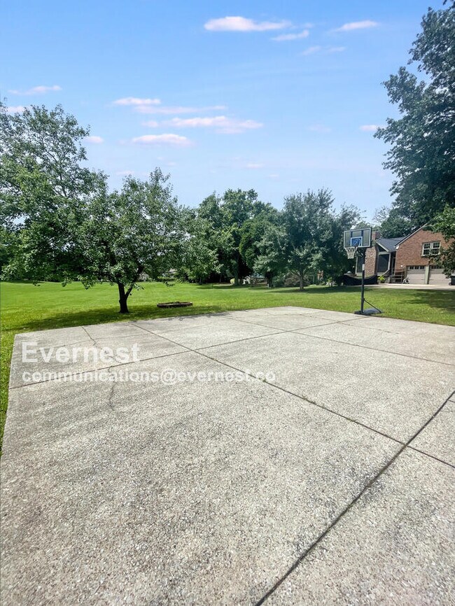 Building Photo - 703 Shady Glen Ct