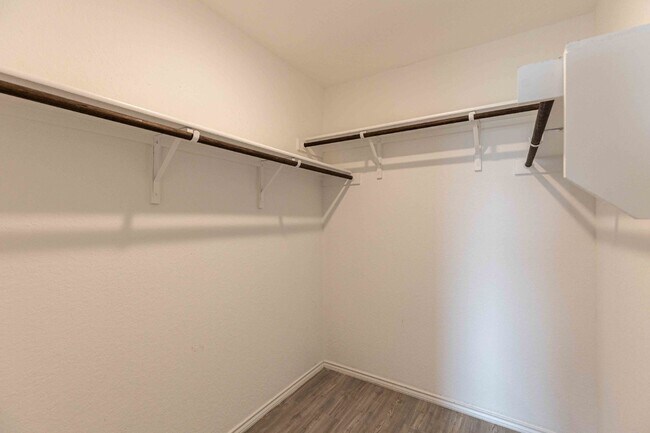 Building Photo - 6562 Runaway Row