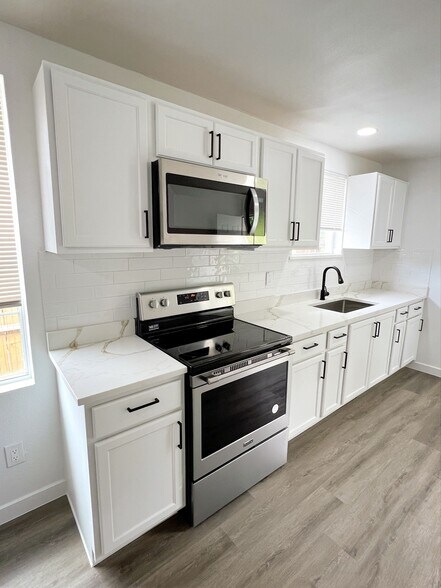 Brand new kitchen - 1425 Little St