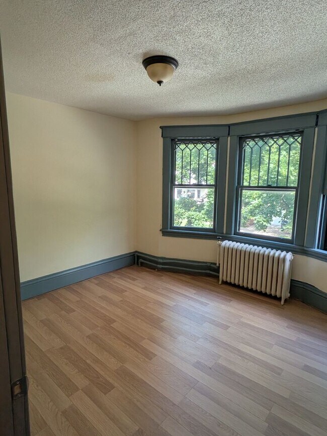 Building Photo - Charming 5-bedroom home in the heart of Hamline–Midway!