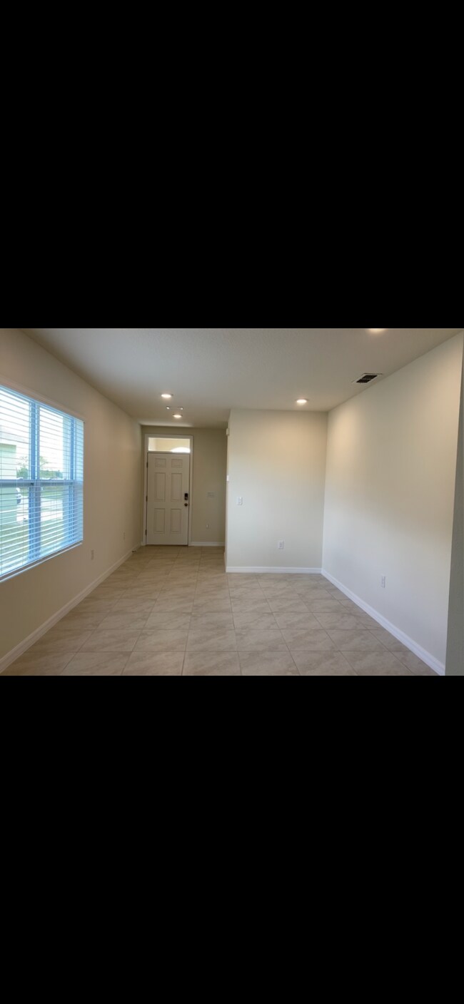 Building Photo - 621 Squires Grove Dr