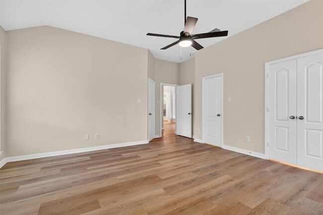 Building Photo - 6864 Bushnell Dr
