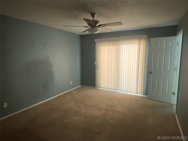 Building Photo - 2622 Travelers Palm Dr