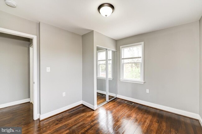 Building Photo - 707 Congress St SE