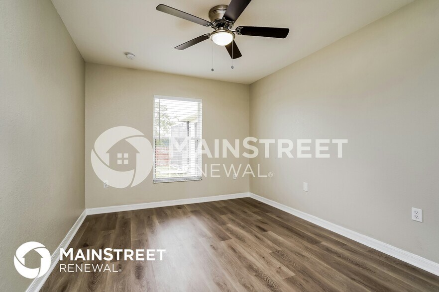 Building Photo - 2920 NE 3rd Ave