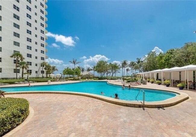 Building Photo - 3000 S Ocean Dr