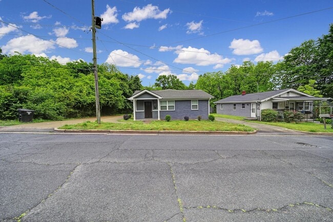 Building Photo - Beautiful Brick Home With Large Driveway