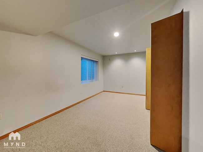 Building Photo - 6065 Fescue Dr