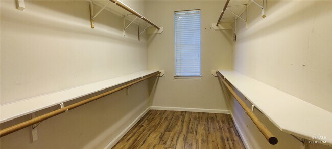Building Photo - 3302 E Cedar Hollow Dr