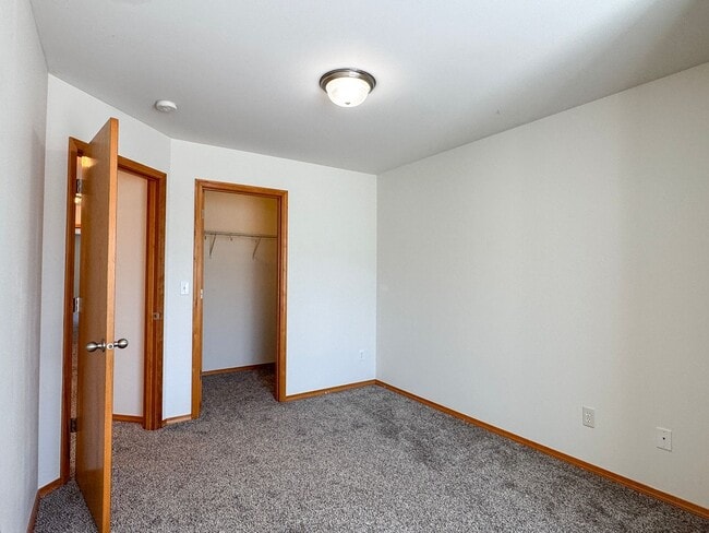 Building Photo - Beautiful 3 bed, 2.5 bath Edmonds Duplex U...