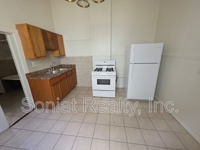 Building Photo - 914 N Dorgenois St