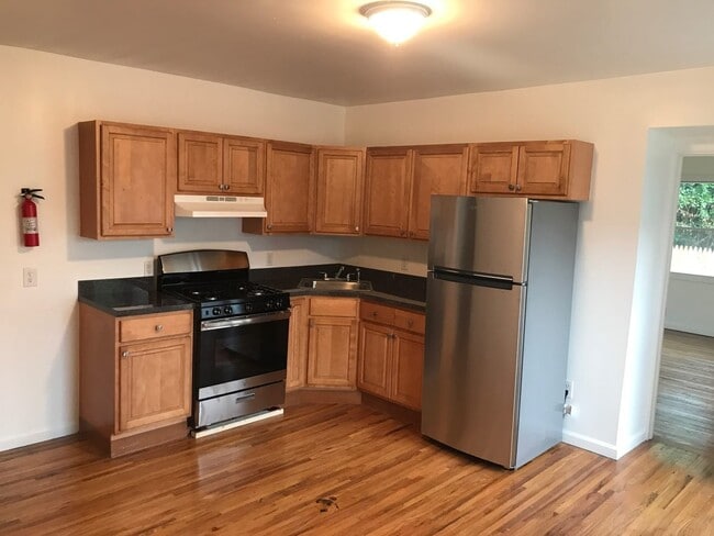 Building Photo - Cozy Home w/2 bath!