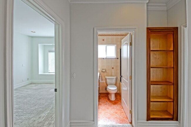 Building Photo - 15624 Sombra Ave
