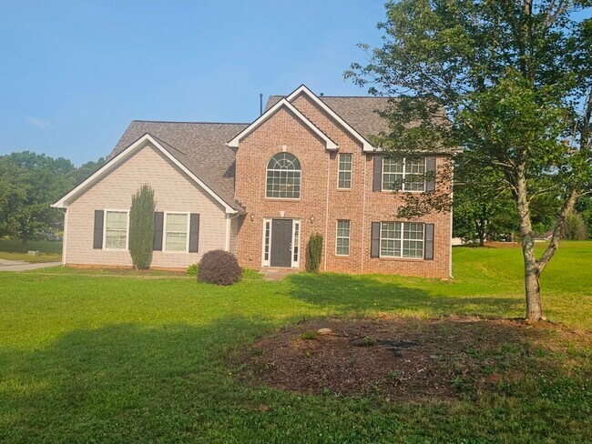 Building Photo - 670 Burtons Cove