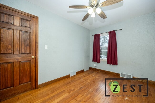 Building Photo - Amazing 3 Bedroom 1 Bathroom - $1500