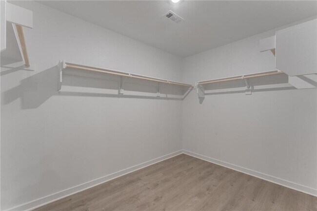 Building Photo - 981 PEBBLE Dr