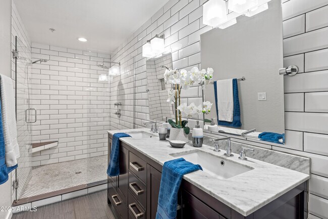 Building Photo - 914 E Osborn Rd