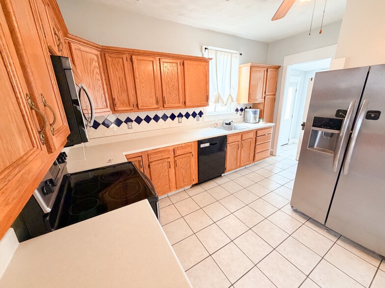 Building Photo - 78 Garfield Ave