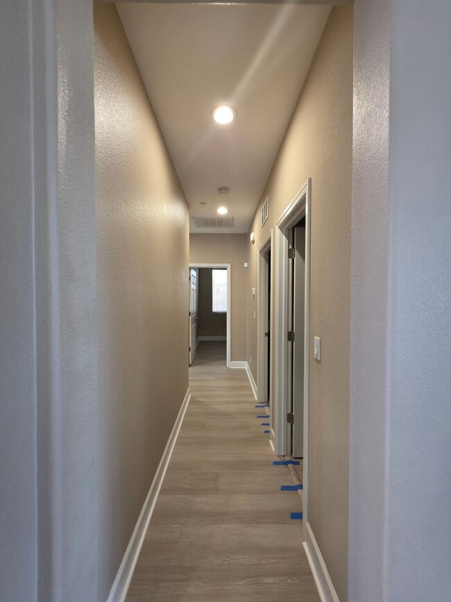Building Photo - 1653 Clover Ct