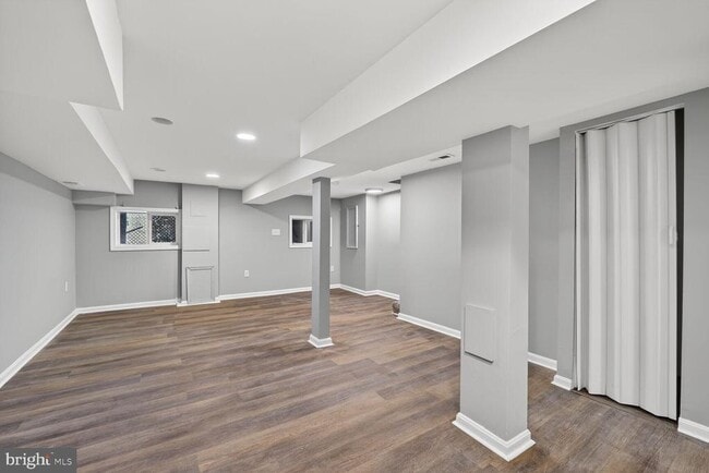 Building Photo - 632 Franklin St NE