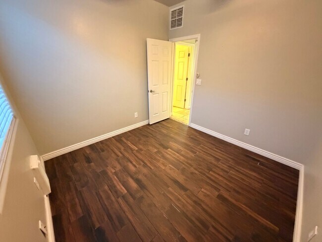 Building Photo - Gorgeous 4Bdm 2.5Ba Anthem Home with a Pool!