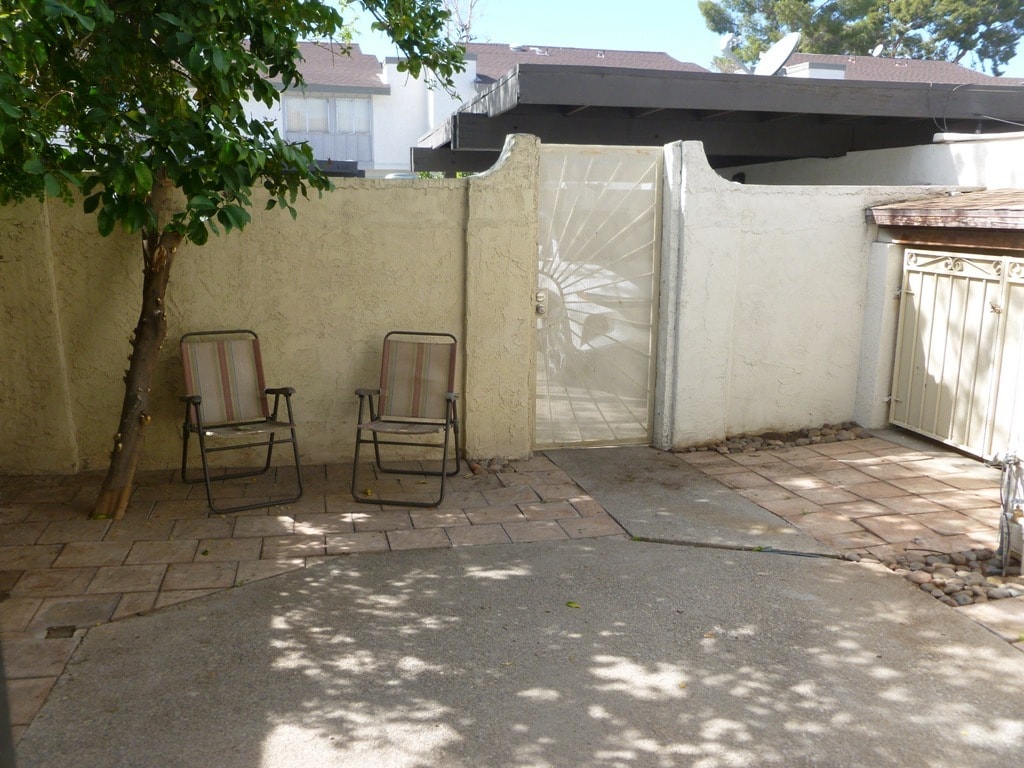 Building Photo - 700 Fernwood Ln