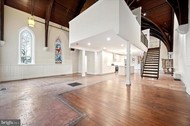 Building Photo - 430 York Rd