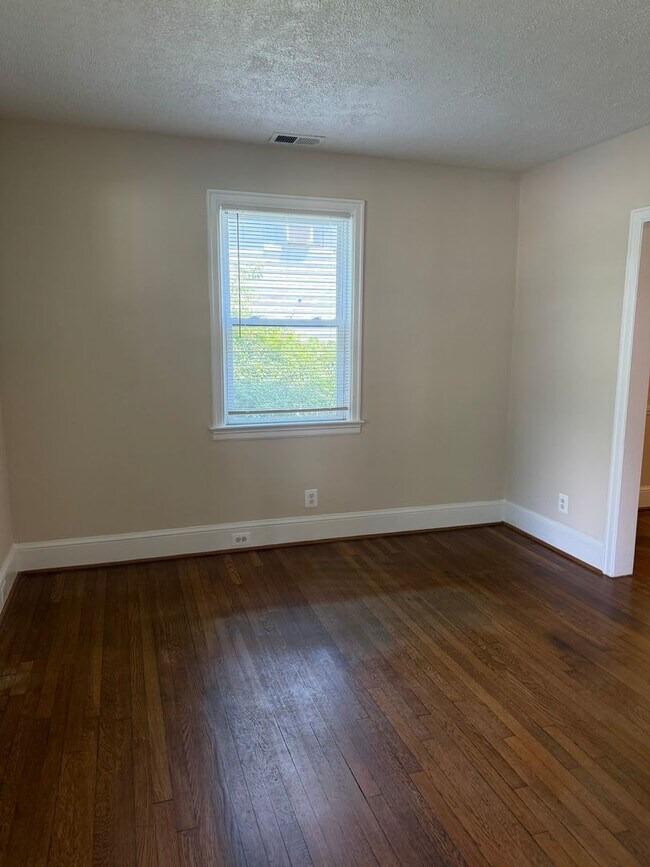 Building Photo - Spacious home close to METRO, Uof MD, etc.