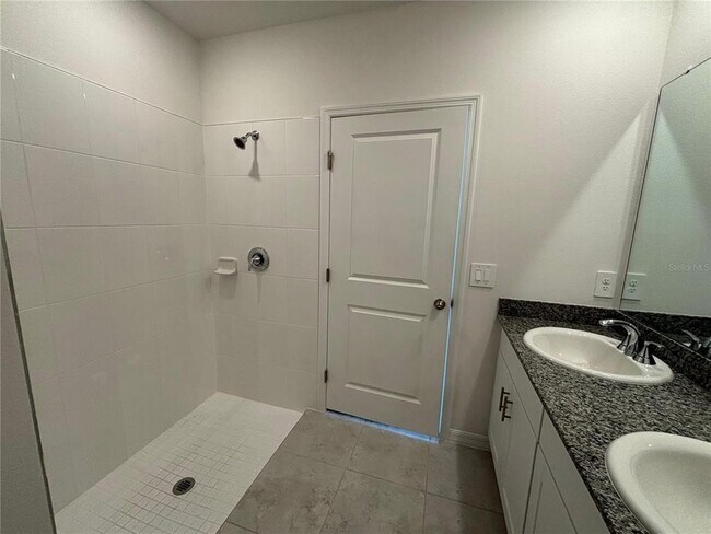 Building Photo - 5526 Clove Row