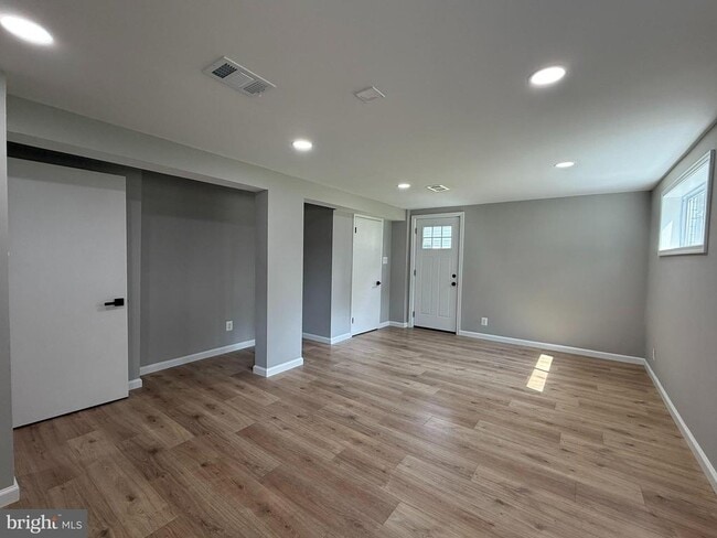 Building Photo - 5507 Kings Park Dr
