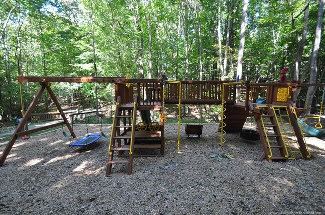 Building Photo - 240 Beechtree Dr