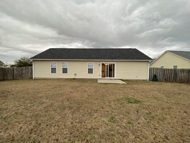 Building Photo - Welcome to this beautiful 4 bedroom, 2 bathroom home located in the desirable area of Wilmington,...