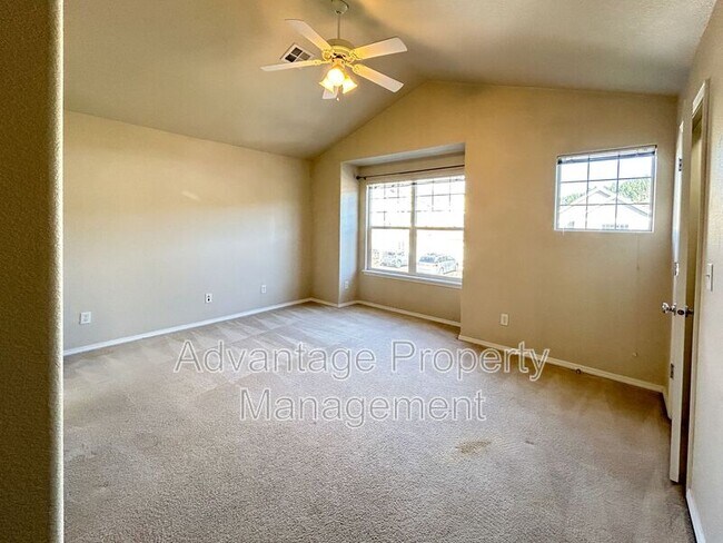 Building Photo - 3108 NW Morning Glory Dr