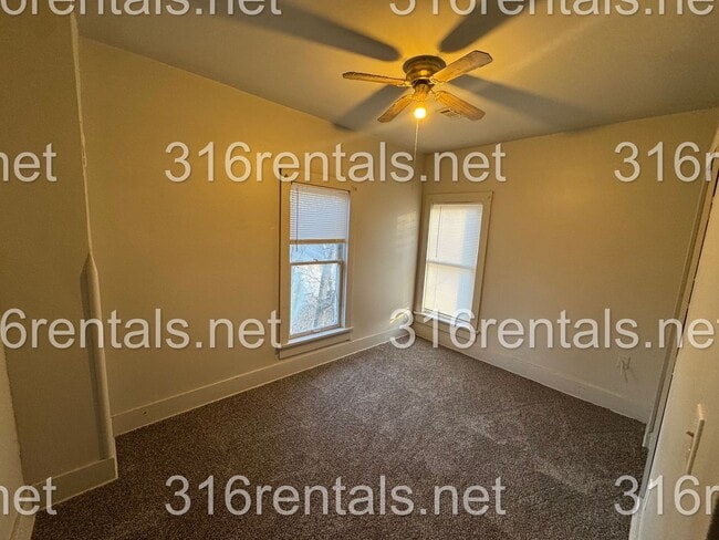 Building Photo - $1095 - 4 bed 2 bath - Single Family Home - NEWLY RENOVATED