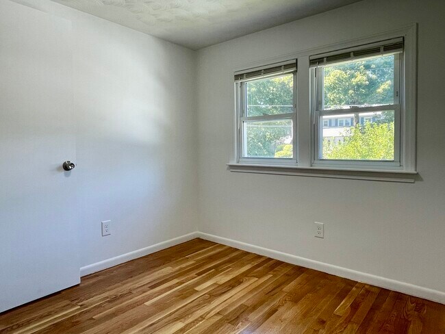 Building Photo - 3 Tufts Ln