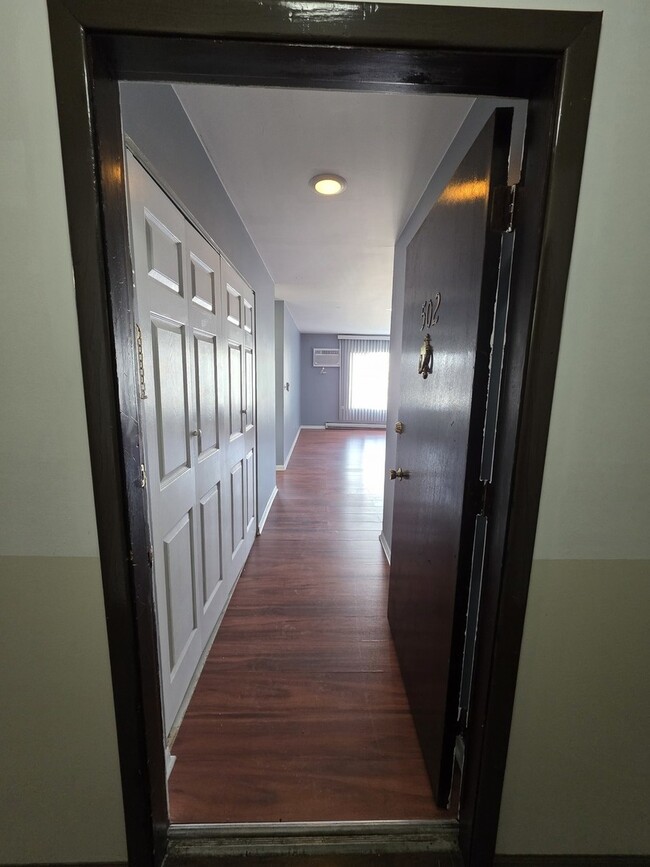 Building Photo - 336 Lathrop Ave