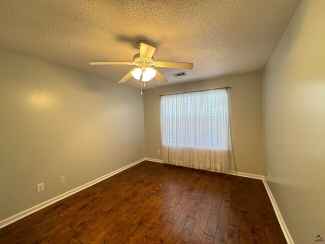 Building Photo - 207 S Houston Springs Blvd