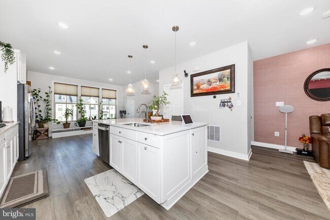 Building Photo - 6110 Stonecat Ct