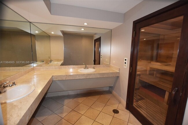 Building Photo - 801 Brickell Key Blvd