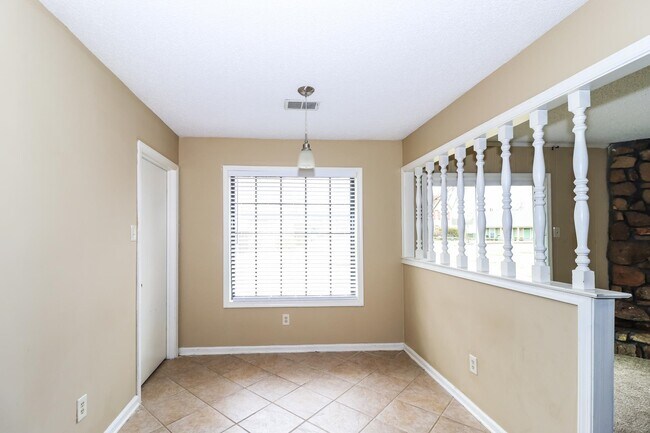 Building Photo - 3902 Clover Hill Dr