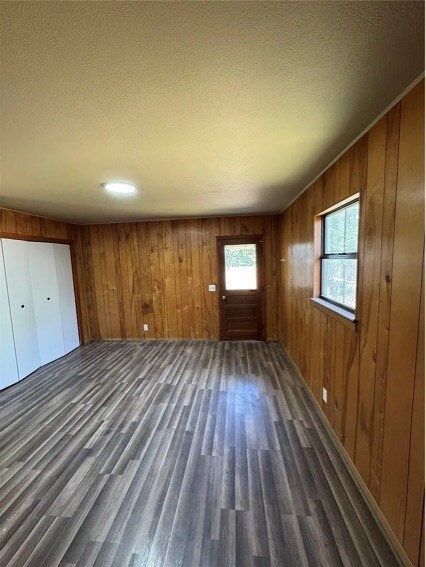 Building Photo - 400 S Vicks St