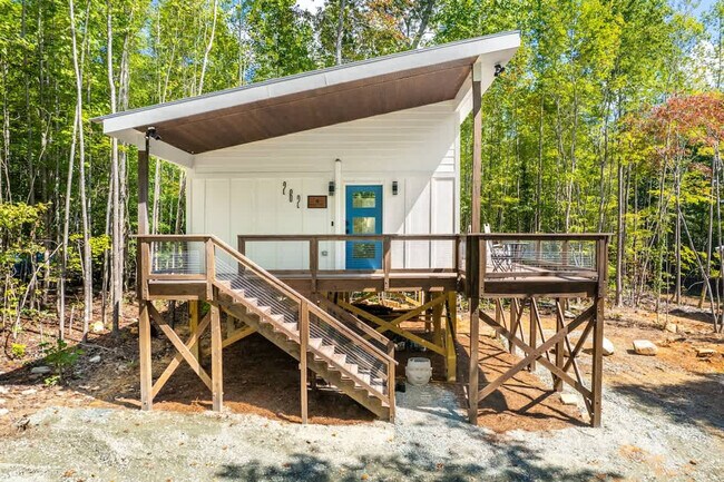 Building Photo - 288 Stonewall Road-SI ID1055518P