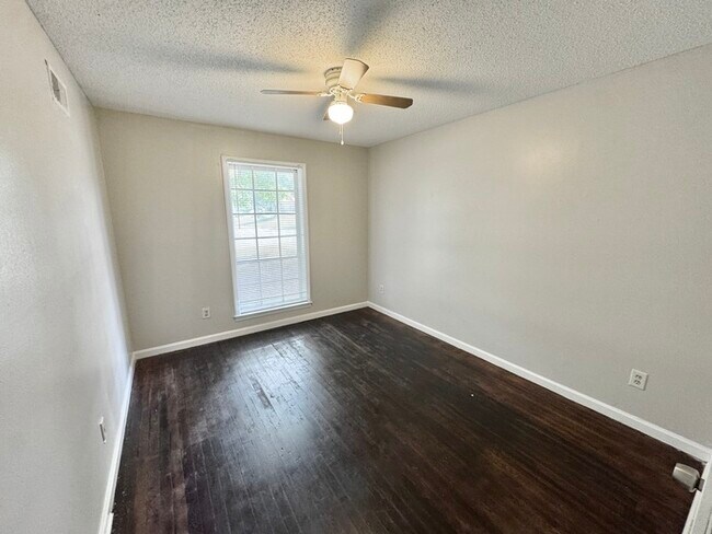 Building Photo - 4140 Crain Rd